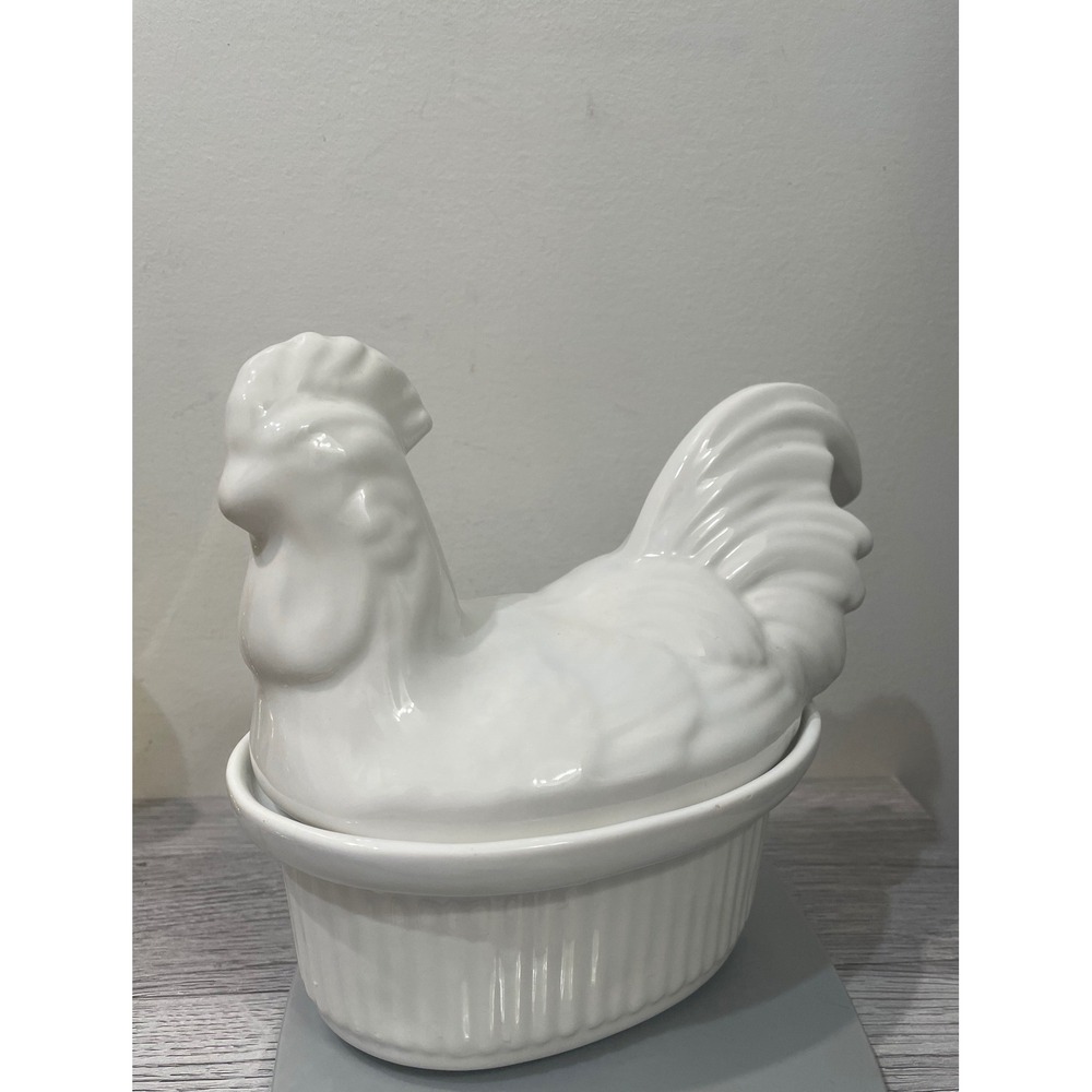 Vintage 1970's California Pottery Ceramic hen on Nest Covered Casserole Dish 41